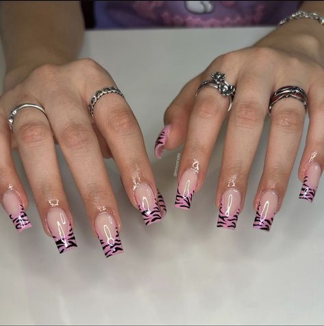 Zebra Nails Shore Outfit, Zebra Acrylic Nails, Pink Zebra Nails, Zebra Print Nails, Zebra Nails, French Tip Acrylic Nails, Y2k Nails, Short Square Acrylic Nails, Unique Acrylic Nails