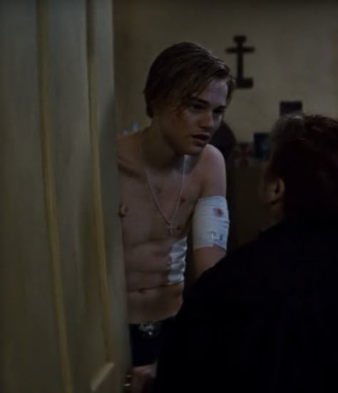 Leonardo Dicaprio Shirtless, Leo Decaprio, Leonardo Dicaprio Romeo, Romeo Juliet 1996, Leonardo Dicaprio Photos, Basketball Diaries, Leo And Kate, 90s Actors, Leonardo Dicaprio 90s