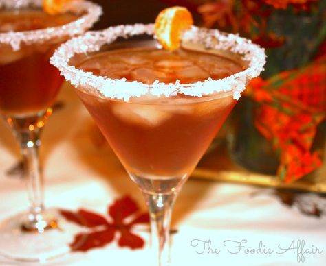 Smooth and not too sweet winter beverage, Amaretto Cranberry Kiss Cocktail - The Foodie Affair #holiday #cocktail #amaretto #cranberry Kiss Cocktail, Winter Drinks, Christmas Cocktails, Holiday Cocktails, Holiday Drinks, Christmas Drinks, Party Drinks, Cocktail Drinks, Fun Drinks