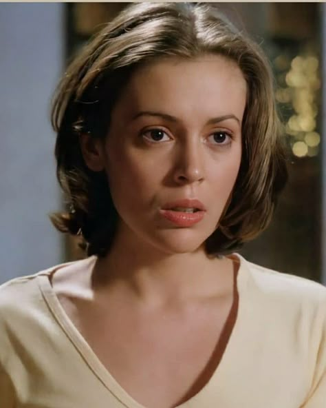 Alyssa Milano Charmed Short Hair, Alyssa Milano Hair 90s, Phoebe Halliwell Hair, Leo Wyatt, Julian Mcmahon, Victor Webster, Charmed Tv Show, Holly Marie Combs, Charmed Tv