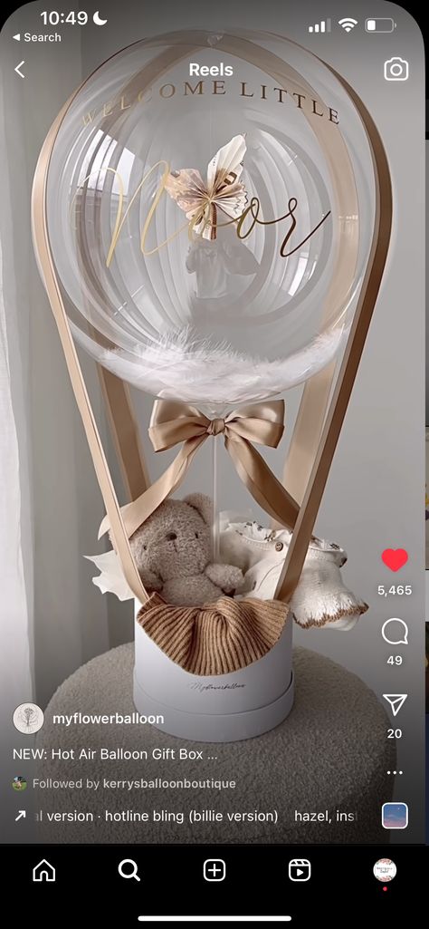 Bobo Balloon Baby Gifts, Balloon Gift Basket Ideas, Clear Balloon Gift Ideas, Clear Ballon Arrangement, Balloon Filled With Gifts, Stuffed Bubble Balloon, Bobo Baloon Ideas, Hot Air Balloon Baby Shower Gift, Stuffed Bobo Balloon Ideas