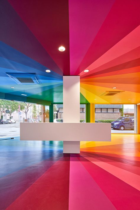 studio animal completes rainbow-hued 'spectrum' store in barcelona Rainbow Interior Design, Rainbow Interior, Retail Space Design, Unique Furniture Design, Color Explosion, Carlo Scarpa, Office Colors, Urban Fabric, Store Interior