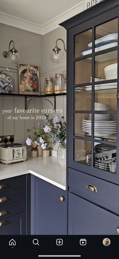 French Bistro Kitchen, Modern Vintage Kitchen, Modern Country Decor, Dust In The Wind, Vintage Pantry, Model Dapur, Bistro Kitchen, Future Chef, Duvet Day