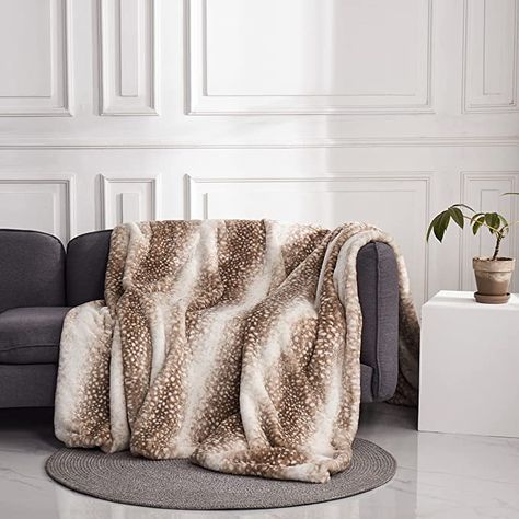 Nordic Interior Design, Fabric Softener Sheets, Modern Blankets, Faux Fur Throw Blanket, Sofa Size, Fur Throw Blanket, Faux Fur Blanket, Fur Throw, Cooling Blanket