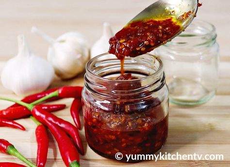 Homemade Chili Garlic Sauce - Yummy Kitchen Sweet Chili Garlic Sauce, Recipes With Chili Garlic Sauce, Garlic Oil Recipe, Homemade Chili Sauce, How To Cook Chili, Yummy Kitchen, Schezwan Sauce, Chili Sauce Recipe, Garlic Sauce Recipe