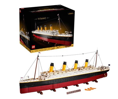 Titanic Lego Set, Lego Sets For Adults, Flash Lego, Lego Titanic, Best Lego Sets, Lego Decorations, Transportation For Kids, Custom Minifigures, The Titanic