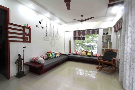 Bhartiya Baithak Living Rooms, Indian Interior Design, Flat Interior Design, Corner Sofa Design, Wooden Sofa Designs, Indian Home Interior, Hall Interior Design, Small Apartment Design, Hall Interior