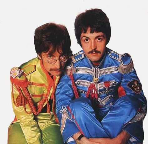 ♥♥John W. O. Lennon♥♥ ♥♥J. Paul McCartney♥♥ Beatles Quotes, Sgt Peppers Lonely Hearts Club Band, John Lennon Paul Mccartney, Beatles Love, Lennon And Mccartney, Beatles Photos, Beatles Pictures, Sgt Pepper, Musica Rock