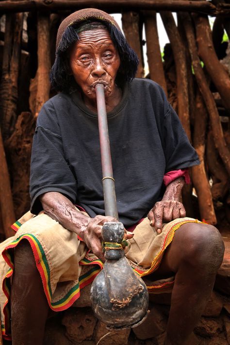 Konso Tribe Woman Mursi Tribe, Diverse People, Australian Photographers, We Are The World, Puff And Pass, Face Photo, Photo Series, Photo Projects, People Of The World