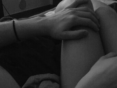 Hand On Knee Couple, Hand Holding In Bed, Hand On Thigh Fake Story, Aesthetic Couple Pics In Bed, Thigh Hand Placement, Boyfriend Waist Grab, Bf Touching Inner Thighs, Hand Holding Thigh, Night Couple Bed