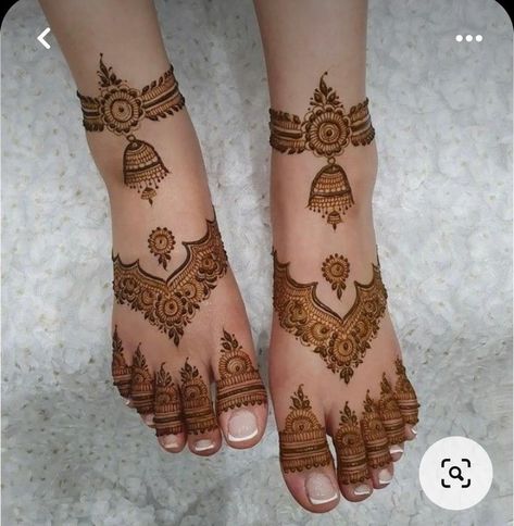 Legs Mehndi Design Unique, Mehndi Designs For Feet Bridal, Hand Mahendiii Design, Leg Mehndi Designs Unique Simple, Barwa Mehendi Design, Bridal Mehandi For Leg, Leg Design Mehndi Simple, Feet Mehndi Designs Unique, Mehendi Feet Design