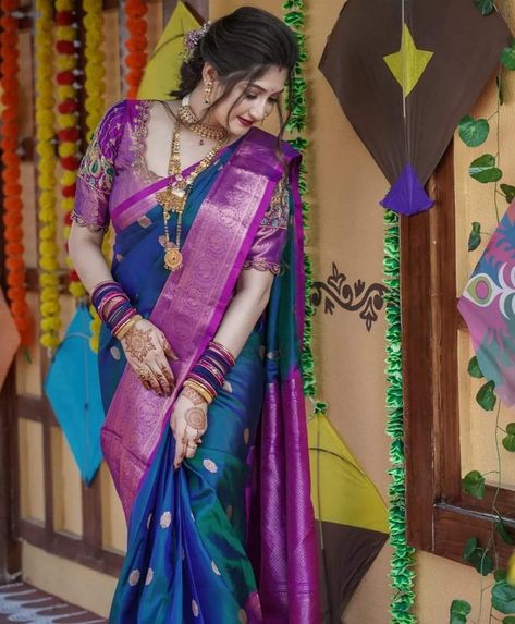 Paithani Saree Styling, Paithani Saree Wedding Bride, Blue Pattu Saree Wedding, Pattu Saree Poses, Pattu Saree Look, Pattu Sarees Color Combinations, Marathi Paithani Look, Paithani Dress Designs, Traditional Photography Poses Women