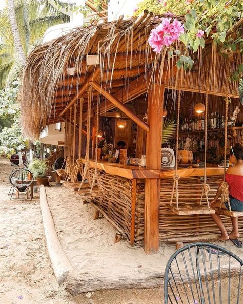 Bar In La Punta, Puerto Escondido Bamboo Beach Bar, Beach Bar Design Ideas Interiors, Backyard Beach Bar Ideas, Beach Bars Design, Tiki Bar Aesthetic, Beach Bar Ideas, Home Beach Bar, Beach Bar Decoration, Outdoor Beach Bar