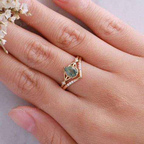 EliseJewelryUS - Etsy Green Rock Engagement Ring, Natural Gem Engagement Rings, Green Gemstone Wedding Ring, Alternative Stone Wedding Rings, Vintage Stone Engagement Rings, Green Engagement Ring And Wedding Band, Unique Gemstone Engagement Rings Bohemian, Stone Ring Vintage, Granola Girl Engagement Ring