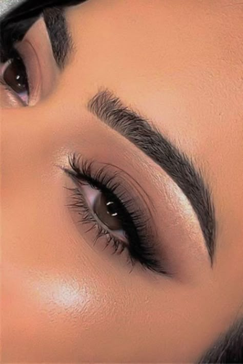 Makeup Ideas Bridesmaid Natural Looks, Makeup Ideas For A Black Dress, Graduation Makeup Ideas Natural, Black Liner Makeup, Machiaj Smokey Eyes, Grad Makeup, Grad Hair, Membentuk Alis, Eye Makeup Images