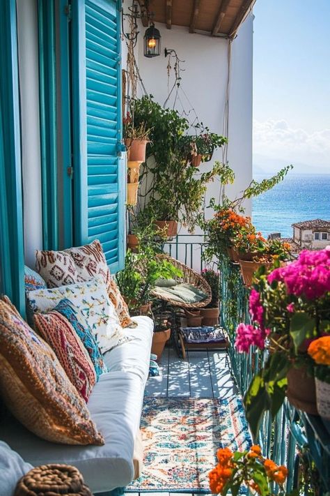 Bring Mediterranean vibes to your balcony with terracotta pots, white-washed furniture, and bold blue accents. Incorporate greenery like olive trees or succulents and use light fabrics to keep the space airy. The look is perfect for creating a relaxed, coastal retreat. 🌊🌵 Greek Balcony Decor, Mediterranean Balcony Ideas, Home Balcony Design, Greek Balcony, Apartment In Spain, Balcony Vibes, Mediterranean Balcony, Washed Furniture, Beach Balcony