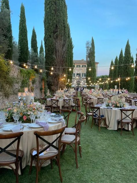 Weddings - Villa Cetinale Fall Landscape Ideas, Pink Winter Wonderland Baby Shower, Wonderland Baby Shower Ideas, Winter Wonderland Baby Shower Ideas, Thanksgiving Table Setup, Villa Cetinale, Beautiful Villa, Dream Wedding Decorations, Fall Landscape