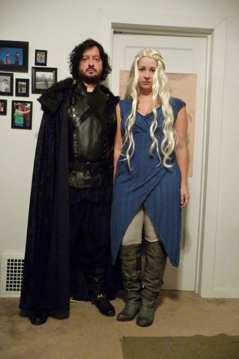 Daenerys And Jon Snow Costume, Jon Snow And Daenerys Costume, Game Of Thrones Couples Costumes, Lesbian Halloween, Daenerys Targaryen Outfits, Khaleesi Costume, Jon Snow Cosplay, Snow Costume, Jon Snow Costume