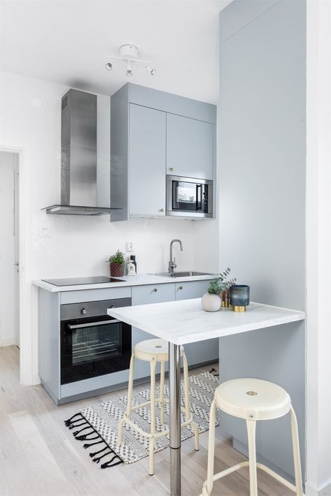 50 Splendid Small Kitchens And Ideas You Can Use From Them Small Kitchen Decoration, Tiny Kitchen Design, Small Apartment Kitchen, Kabinet Dapur, Small Kitchen Storage, Small Kitchen Decor, Small Kitchens, Small Space Kitchen, Apartment Kitchen