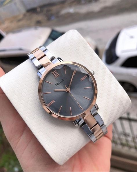 Watches Women Fashion Classy, Ladies Watches Luxury, Rado Watches Women, Trendy Watches Women Fashion, Trendy Watches Women, Stylish Watches For Girls, Elegant Watches Women, Cartier Watches Women, Watches Women Simple