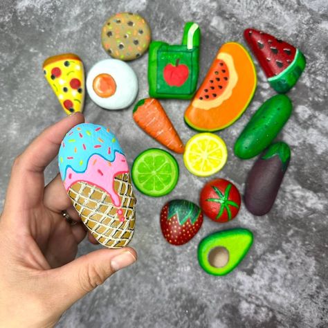 Lime Rock Painting, Food Rock Painting Ideas, Rocks Painted Like Food, Painted Bricks Crafts, Rock Food, Food Rocks, Brick Crafts, Mandala Arts, Happy Stones