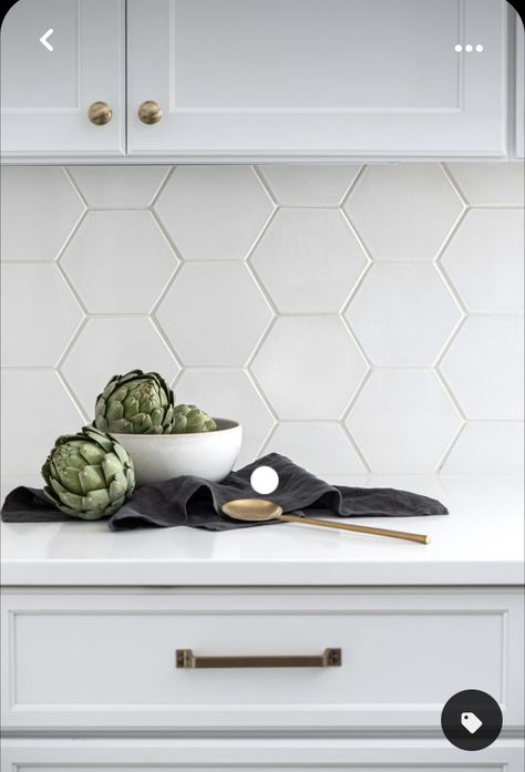 Honeycomb White Backsplash, Kitchen Tiles Backsplash Hexagon, Matte Tile Kitchen Backsplash, Kitchen Backsplash Geometric, White Kitchen Hexagon Backsplash, Hexagonal Kitchen Backsplash, Backsplash Hexagon Tile, White Hexagon Tile Backsplash, Kitchen Backsplash Ideas Hexagon