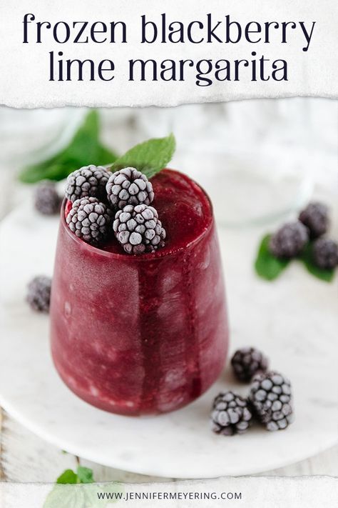 Blackberry Margarita Recipe, Beautiful Meals, Blackberry Dessert, Blackberry Margarita, Mezcal Margarita, How To Freeze Blackberries, Cordial Recipe, Fruity Cocktail, Craft Cocktail Recipe