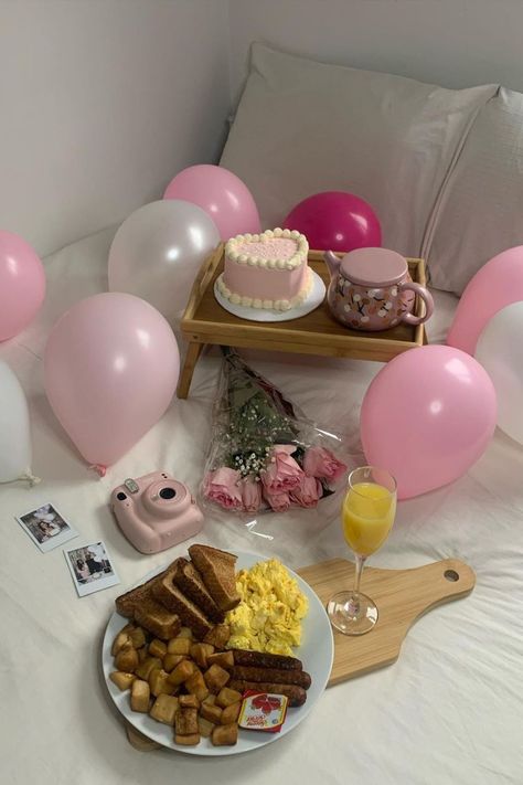 25 Th Birthday Ideas For Her, 25th Birthday Aesthetic, 25th Birthday Ideas For Her Party, Simple Birthday Party Ideas, Solo Birthday Ideas, 25th Birthday Party Ideas, Small Birthday Ideas, Simple Birthday Ideas, Simple Birthday Decor