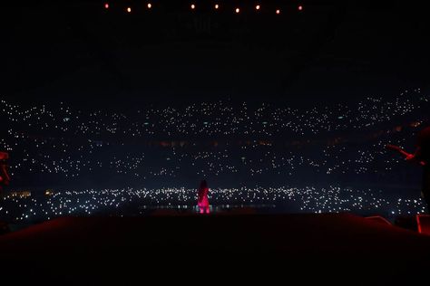 Dangerous Woman Tour in Argentina! Ariana Grande-Directv Arena 5-7-17 I Am A Singer, Concert Crowd, Ariana Tour, Ariana Grande Concert, Dangerous Woman Tour, Dream Music, Singing Career, Concert Stage, Concert Aesthetic