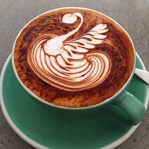 swan latte art Swan Latte Art, Arte Del Cappuccino, Coffee Flatlay, Coffee Vibes, Coffee Latte Art, Coffee Painting, Coffee Menu, Diy Scrub, Cafe Latte