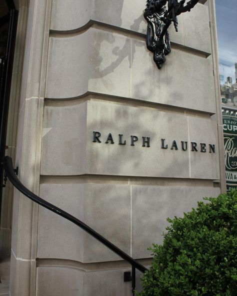 nyc moments🏛️🗽 Nyc Lifestyle Aesthetic, Cafe In Nyc, Store Front Design, Ralph Lauren Nyc, Ralph Lauren Lifestyle, Brand Pictures, Ralph Lauren Girl, Ralph Lauren Aesthetic, Ralph Lauren Store