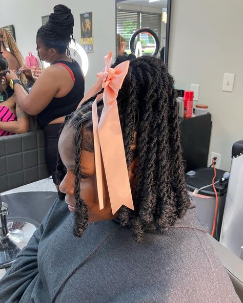 Barbie Ponytail 🎀. follow @locsbyyaya for everything locs Style : 28 Inch Soft Locs ++ Soft Loc Styling Located Stone Mountain Ga 📍 💬Text 470)4447467 for any questions or concerns ( If viewing follow @locsbyyaya for more 🫶🏾 ) Pssttt follow my Tik tok ���🎶 @ yayajenelle for more hair content #stonemountainstylist #atlantastylist #decaturstylist #atlantabraider #decaturbraider #atlantalocs #atlantafauxlocs #stonemountainfauxlocs #fauxlocs #explore #fyp #atlsoftlocs #distressedlocs #s... Soft Loc Barbie Ponytail, 28 Inch Soft Locs, Soft Locs Ponytail, Loc Barbie Ponytail, Loc Ponytail, Locs Soft, Hair Content, Barbie Ponytail, Soft Locs