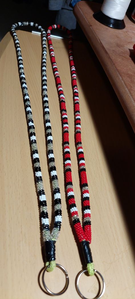 Beaded Lanyard Patterns, Beaded Lanyards Native American, Lanyard Patterns, Native Products, Beaded Keychains Patterns, Fancy Shawl, Beaded Ideas, Diy Headbands, Beaded Patterns