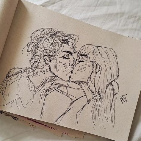 Couple Sketchbook Ideas, People Kissing Sketch, Kissing Sketches, Couple Kissing Sketch, Bf Sketch, Couple Sketch Romantic, Kiss Doodle, Kissing Sketch, Kiss Sketch