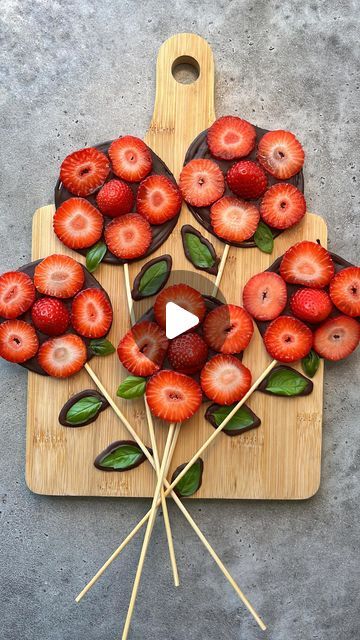 Sine Siemkowicz on Instagram: "Chocolate Strawberries on a Stick 🌸

Perfect to make with your kids, as a delicious Mother’s Day treat for everyone.😊 

Comment ‘Recipe’ to be sent the instructions straight to your inbox.

Alternatively, head to my website (link is in bio) or search ‘Foodbites Chocolate Strawberries on a Stick’.

#strawberries #chocolate #nobake #treat #mothersday #chocolateandstrawberries" Fruit On Stick, Strawberries On A Stick, Fruit On A Stick, Strawberry Appetizers, Food Bites, Fruit Sticks, Strawberries Chocolate, Soda Shop, Chocolate Sticks