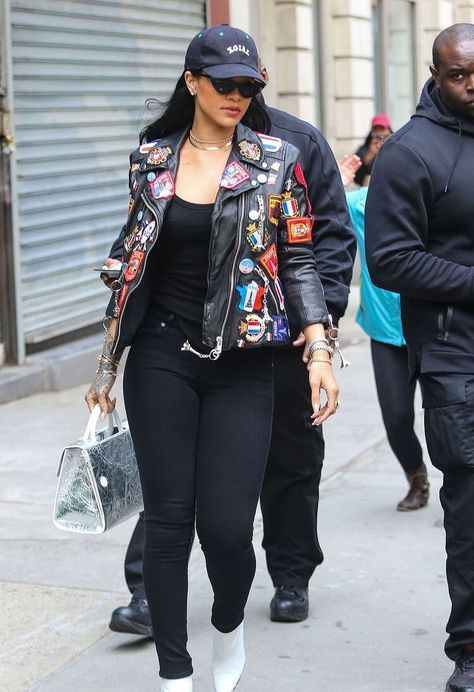 Rihanna Street Style, Looks Rihanna, Rihanna Outfits, Rihanna Looks, Rihanna Riri, 26 March, Bundles With Closure, Rihanna Style, Lace Frontal Closure