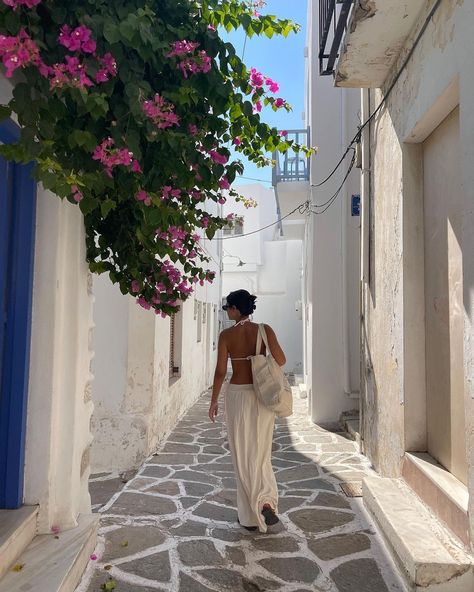 شرم الشيخ, Greece Pictures, Greece Outfit, Summer Poses, Summer Picture Poses, Skiathos, European Summer Outfits, Shotting Photo, Greece Holiday