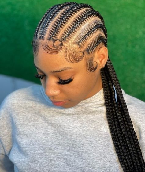 Small Stitch Braids Cornrows, Small Stitch Braids, Queens Hairstyles, Twist Cornrows, Butterfly Braid, Nail Short, Colored Braids, Feed In Braids Hairstyles, Hair Adviser