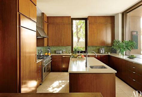 House Aestethic, House Aesthetics, Beach House Tour, 70s House, Desert House, Beach Kitchens, California Modern, Mid Century Modern Kitchen, Wood Tones