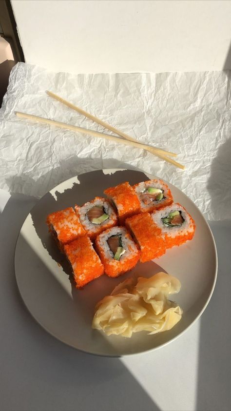 California Roll Aesthetic, Sushi California Roll, California Roll Sushi, Cute Sushi, Spooky Food, California Roll, Night Food, Food Goals, Japan Food