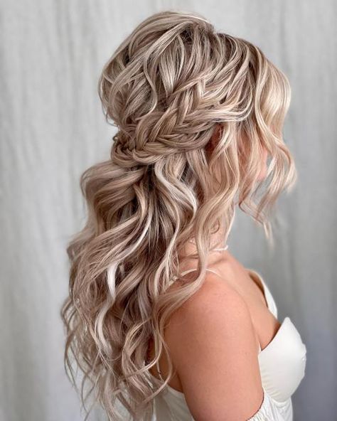 Long Wavy Braided Half-Up Half-Down Hairstyle Wedding Hair Down, Bridemaids Hairstyles, Wedding Hair Half, Wedding Hair Up, Bridesmaid Hair Makeup, Long Hair Wedding Styles, Wedding Hair Inspiration, Wedding Hairstyles For Long Hair, Bridal Hair And Makeup