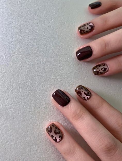 Brown Cateye Nail, Nail Art Kuku Pendek, Clear Glitter Nails, Kutek Disney, Acrylic Toe Nails, Subtle Nails, Modern Nails, Simple Gel Nails, Casual Nails