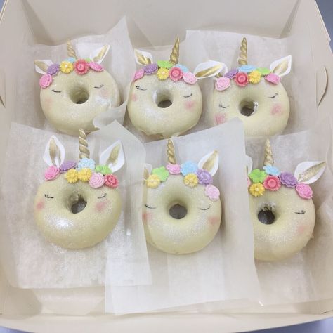 Unicorn Head Cake, Unicorn Doughnut, Unicorn Party Ideas, Cake Princess, Healthy Happy Life, Unicorn Baby Shower, Unicorn Foods, Princess Cake, Unicorn Cake