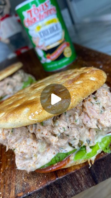 Tuna Sandwich Ideas, Subway Tuna, Sandwich Tuna, Tuna Sandwich Recipes, Tuna Fish Recipes, Tuna Sandwich, Fish Sandwich, Tuna Fish, Black Food