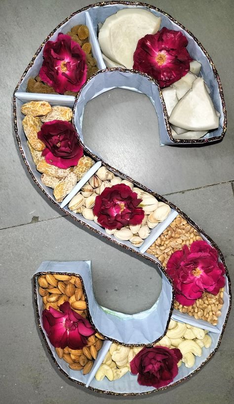 Dry Fruit Decoration Ideas, Dry Fruit Packing Ideas, Fruit Packing For Wedding, Dry Fruits Packing Ideas Gift In Tray, Dry Fruits Packing Ideas Gift Wedding, Dryfruits Packing Ideas, Dry Fruits Packing Ideas Gift, Dry Fruits Packing, Dry Fruit Packing