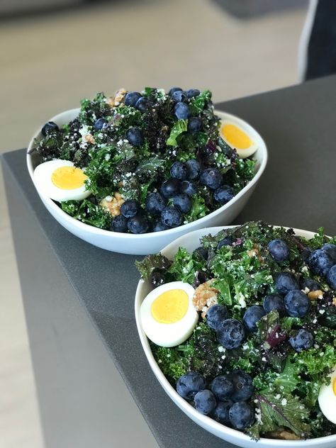 Antioxidant Salad, Erewhon Market, Salad With Blueberries, Healthy Recipes Meal Prep, Plant Based Meal, Champagne Vinaigrette, Lectin Free, Anti Oxidant Foods, Holistic Recipes