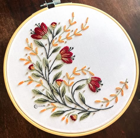 Make time for this lovely modern flower embroidery pattern which uses basic embroidery stitches, making it beginner friendly. Theres a touch of metallic thread which takes a little practice to use, but it can be replaced with another thread color or seed beads. 🌙 INCLUDES ..... ~ list of supplies ~ Clothes Embroidery Diy, Boho Embroidery, Diy Embroidery Designs, Floral Embroidery Patterns, Basic Embroidery Stitches, Pola Sulam, Embroidery Diy, Embroidery Stitches Tutorial, Handmade Embroidery Designs