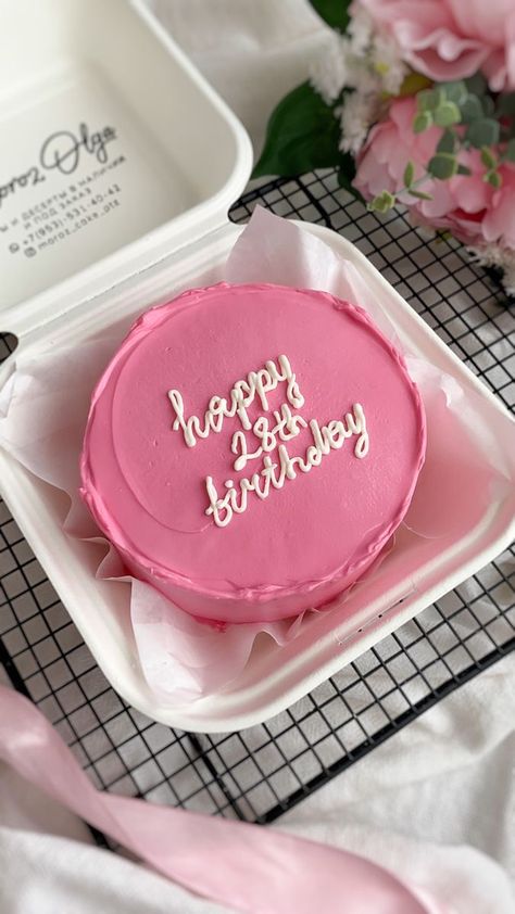 Pink Birthday Party Aesthetic Cake, Round Cake Aesthetic, Pink Round Cake, Pink Mini Cake, Bento Cake Design Birthday, Cake Aesthetic Birthday, Aesthetic Birthday Cake, Round Birthday Cakes, 20 Birthday Cake