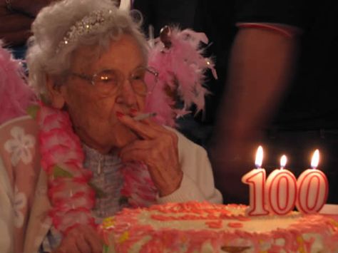 Grandmas Birthday Party, Funny Old People, Grandma Birthday, The Golden Years, Birthday Meme, Old Woman, Young At Heart, Birthday Greeting, Old People