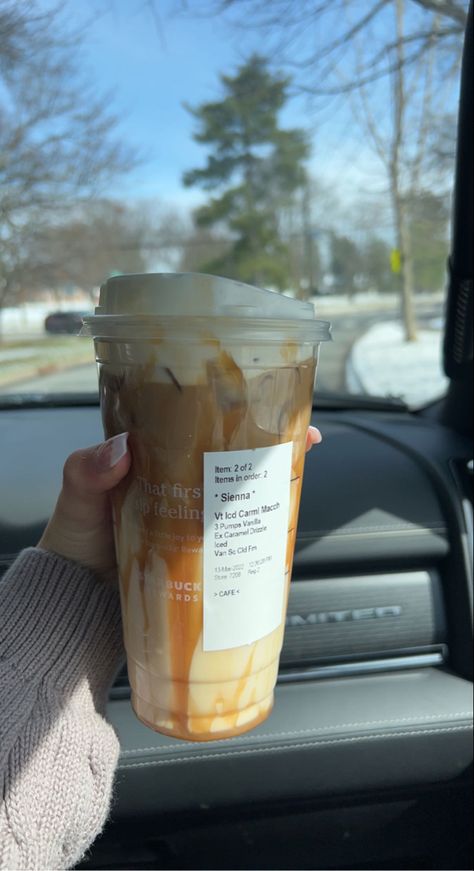 Minuman Starbucks, Free Starbucks Gift Card, Starbucks Drink Menu, Starbucks Secret Menu Recipes, Cold Starbucks Drinks, Starbucks Drinks Diy, Secret Starbucks Recipes, Iced Starbucks Drinks, Coffee Recipes Starbucks